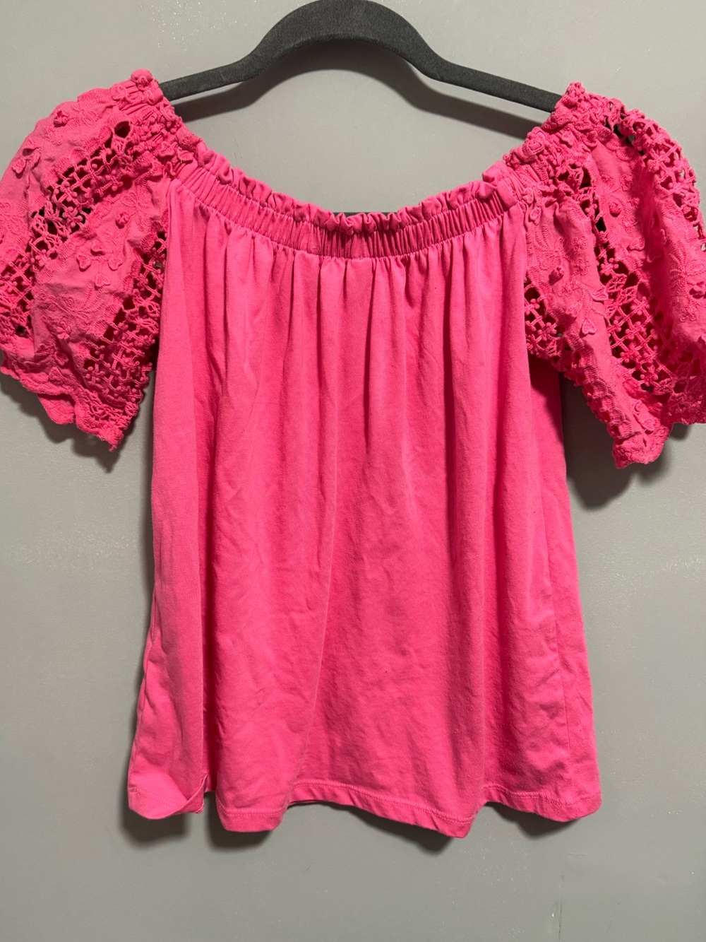 Lilly Pulitzer- Fayetteville off-shoulder top in vibrant pink. Size XS